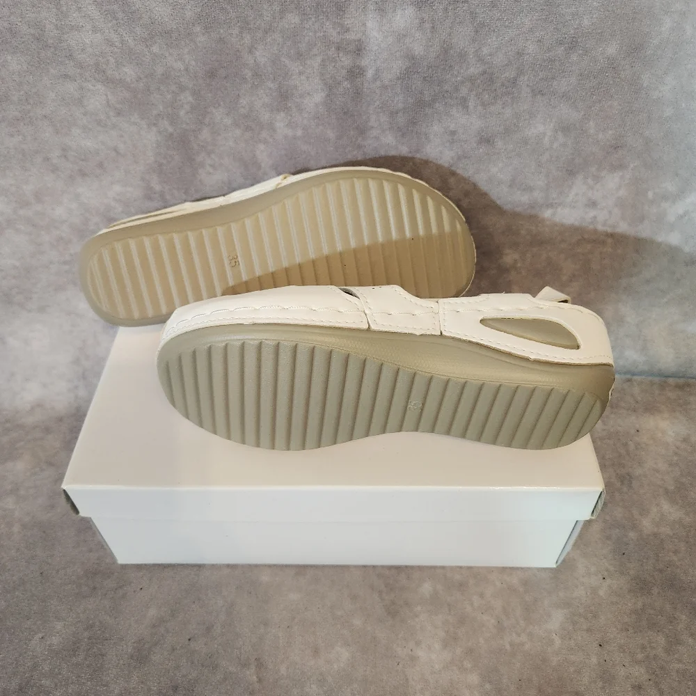 Report Kids White Velcro Strap Sandals‎ Size 35/US 3.5